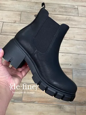 60% off! Mia Black Chunky Boots