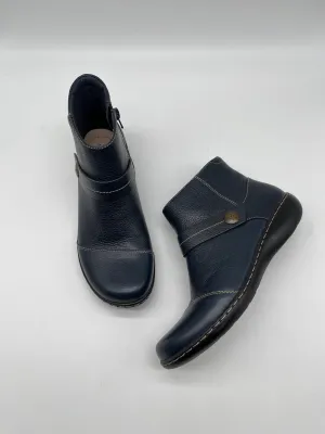 Boots Ankle Flats By Clarks In Blue, Size: 7.5