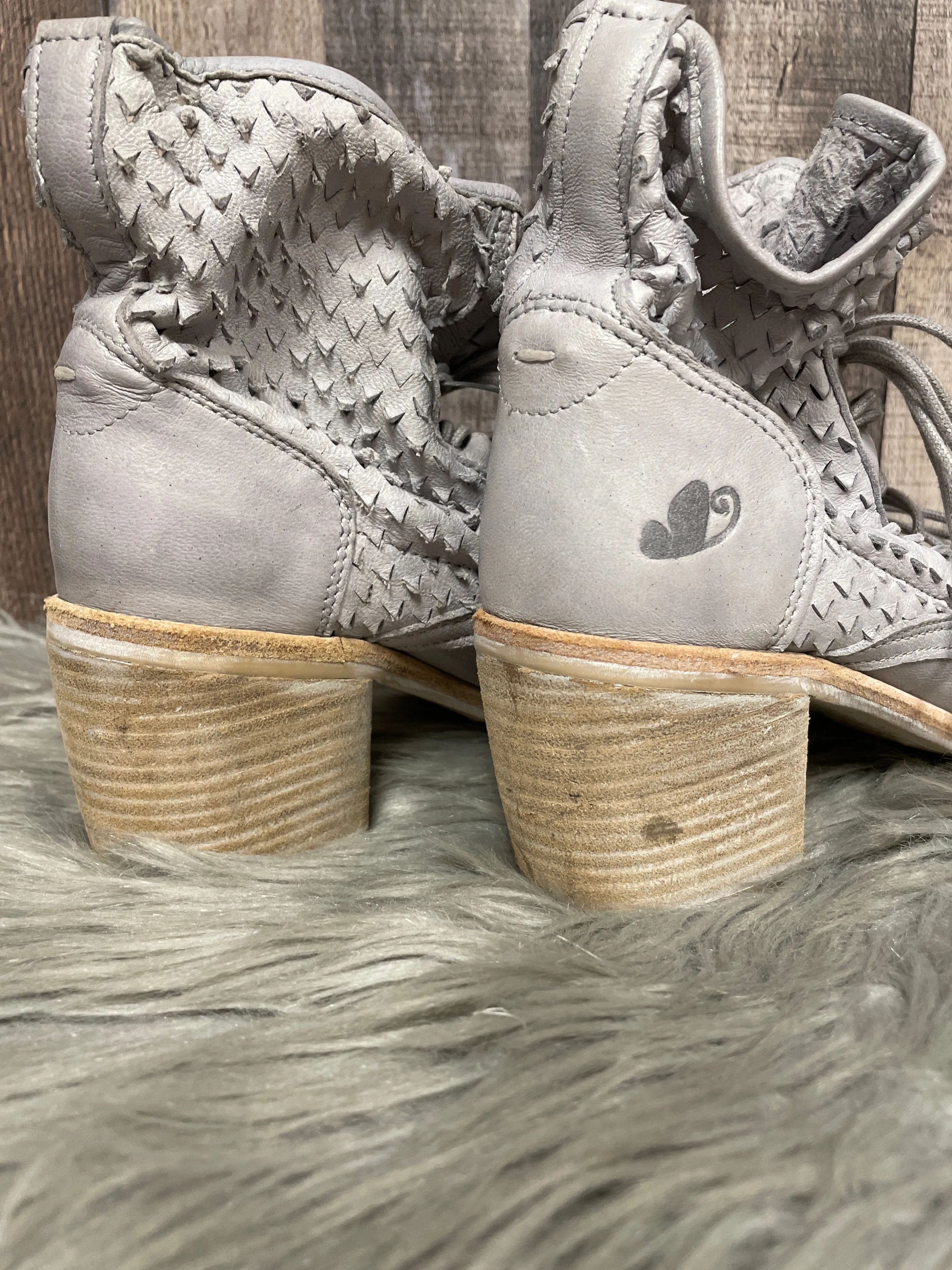 Boots Ankle Heels By Cmb In Grey, Size: 8
