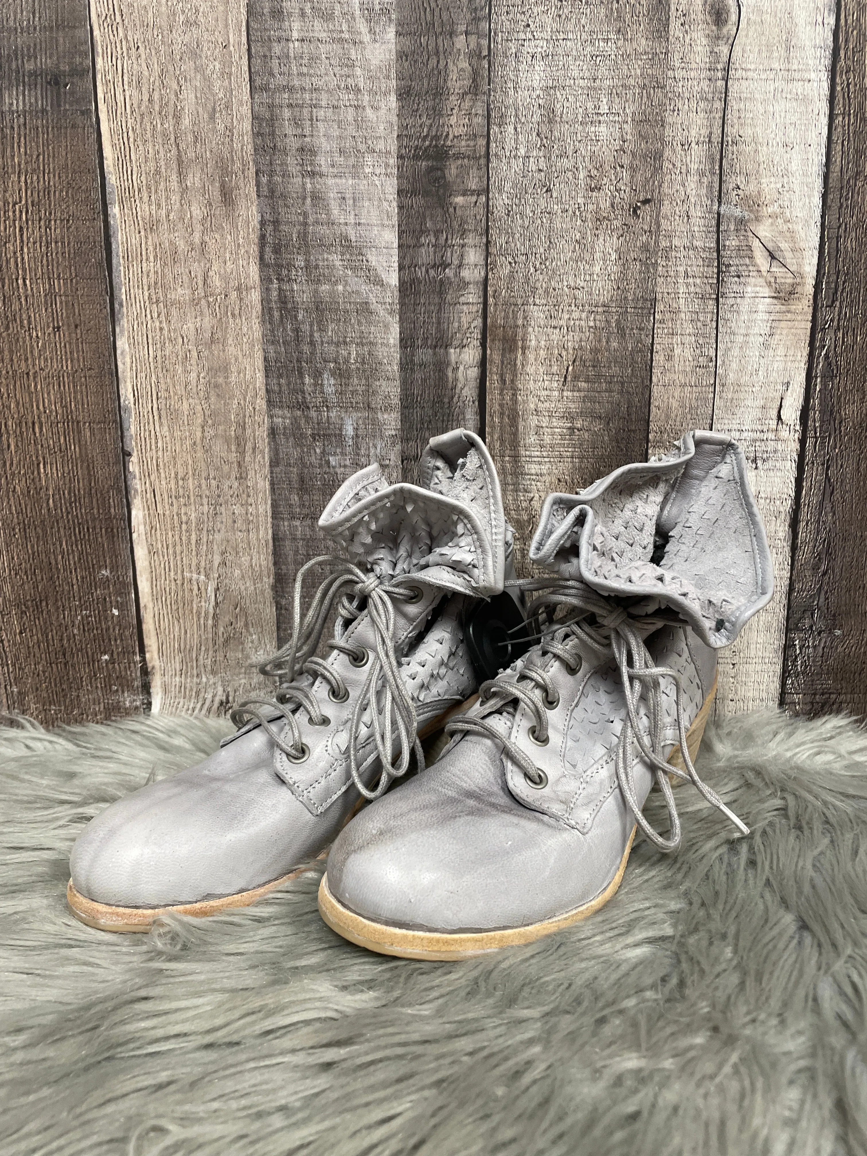 Boots Ankle Heels By Cmb In Grey, Size: 8