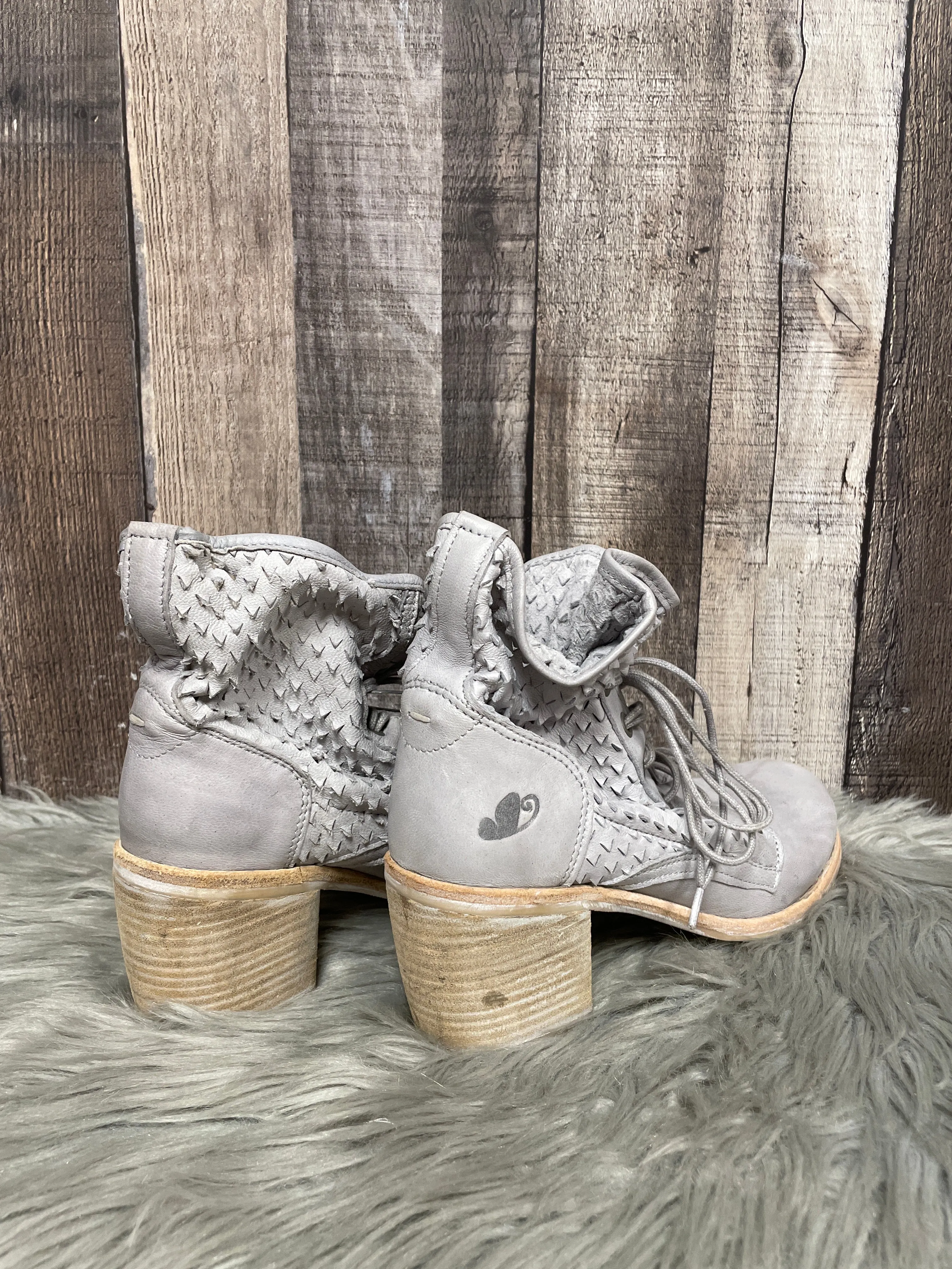 Boots Ankle Heels By Cmb In Grey, Size: 8