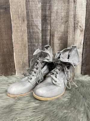 Boots Ankle Heels By Cmb In Grey, Size: 8