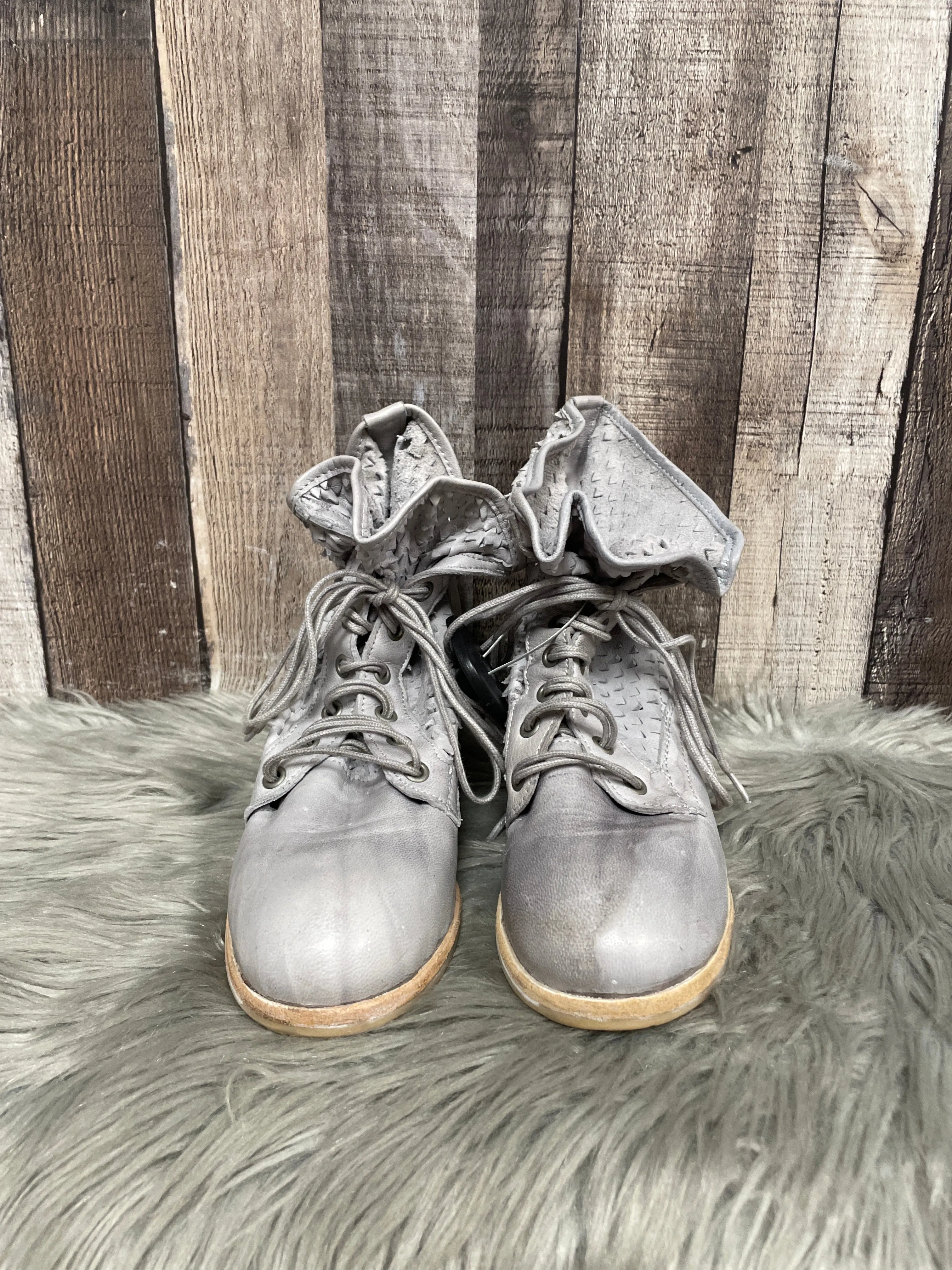 Boots Ankle Heels By Cmb In Grey, Size: 8