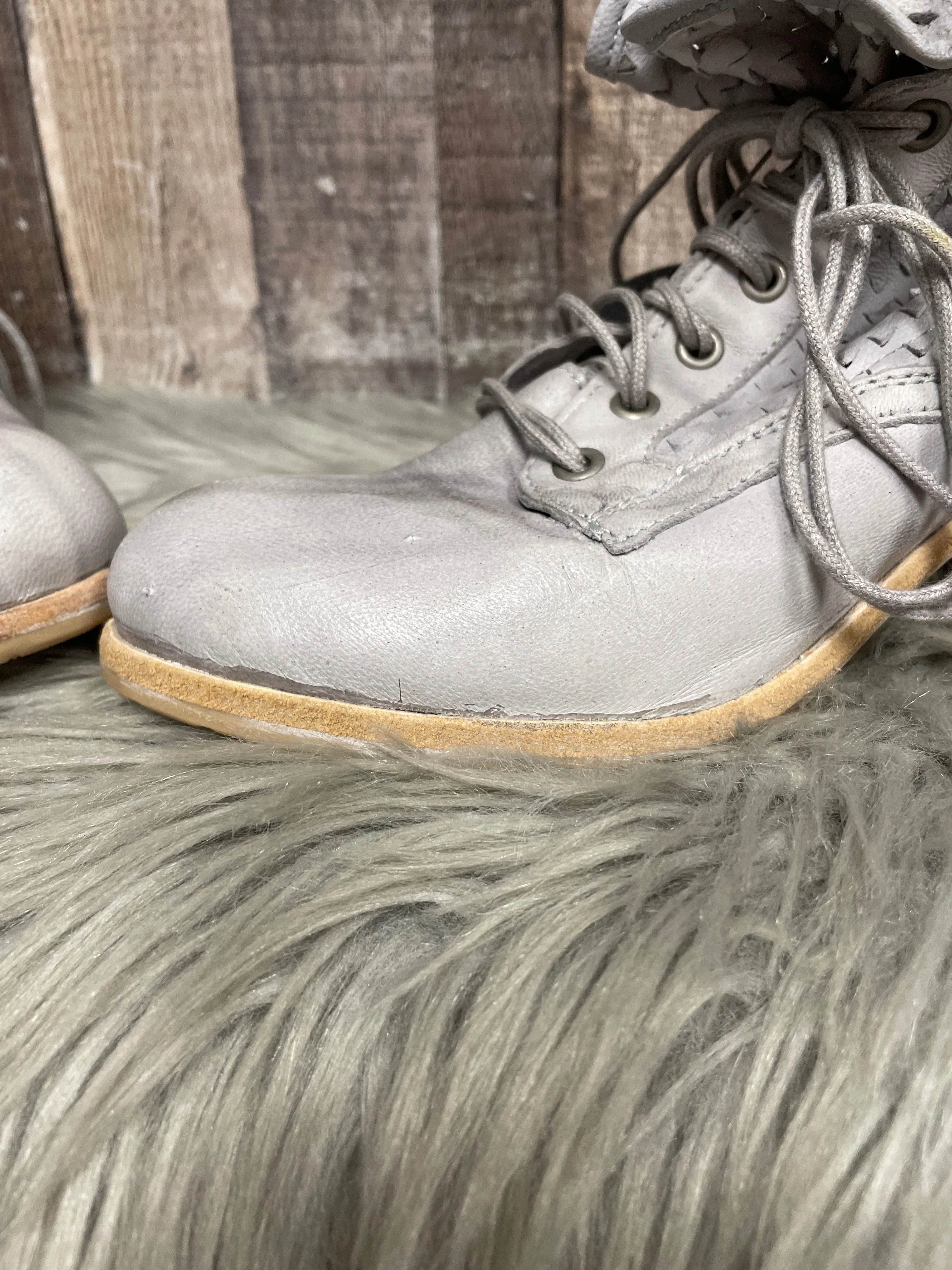 Boots Ankle Heels By Cmb In Grey, Size: 8