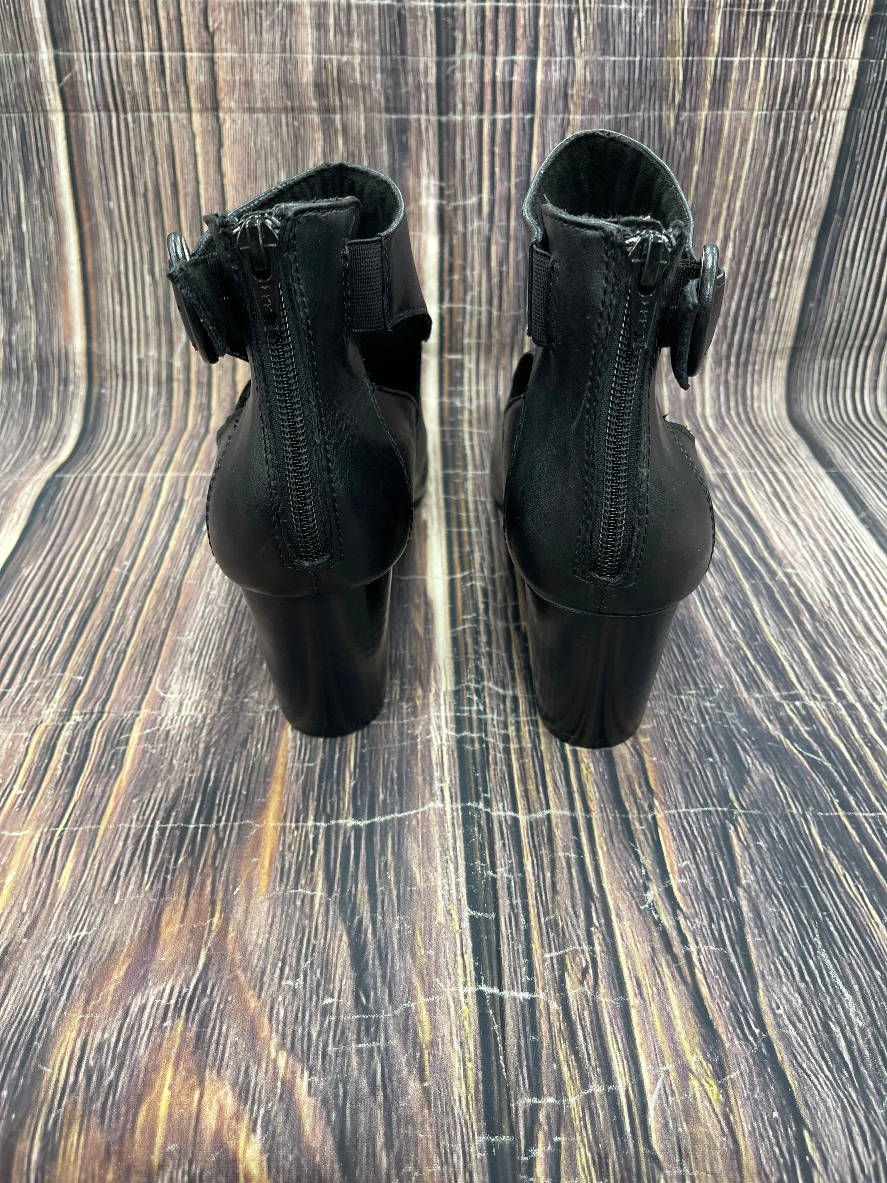 Boots Ankle Heels By Earth In Black, Size: 10