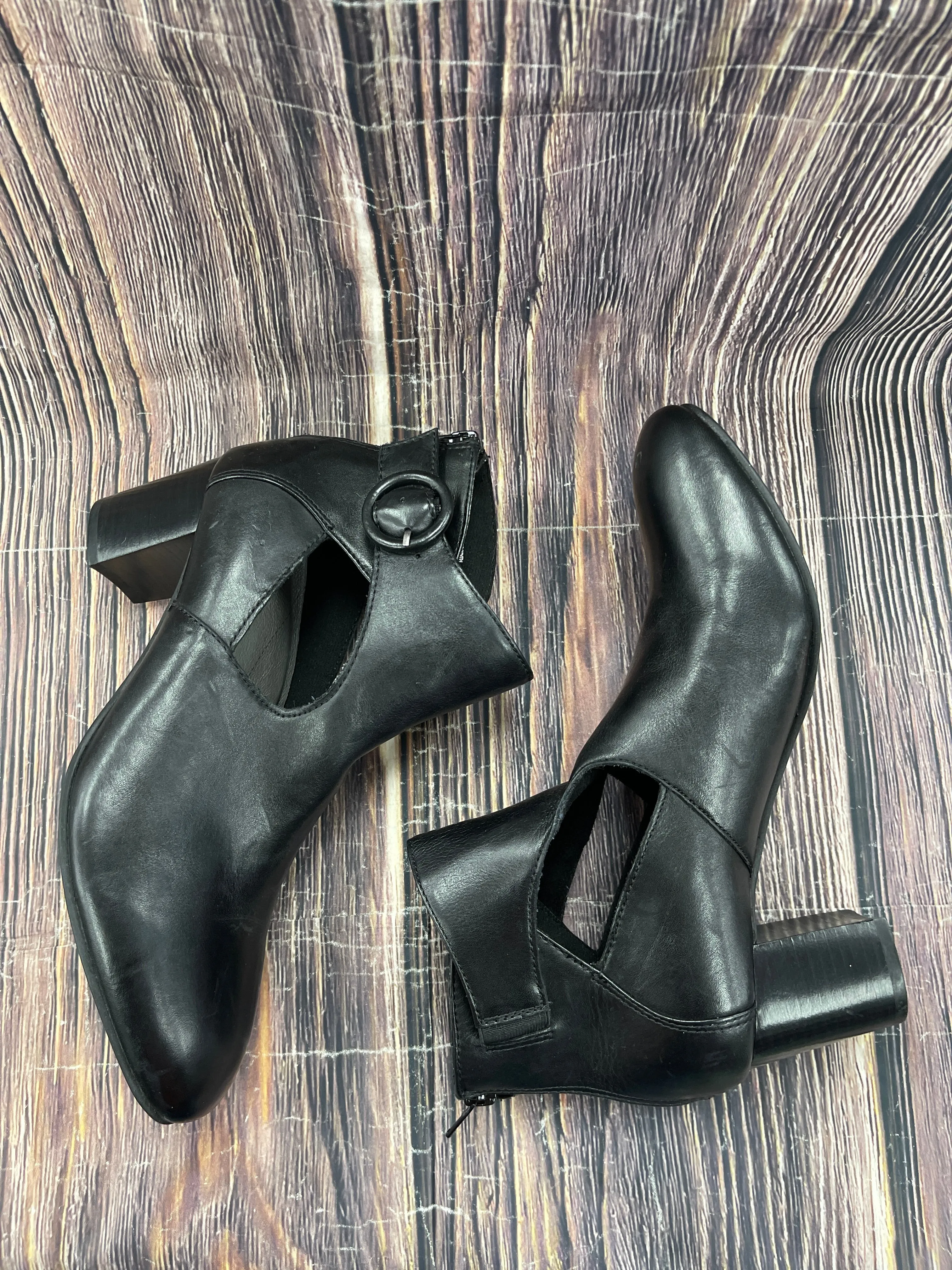Boots Ankle Heels By Earth In Black, Size: 10
