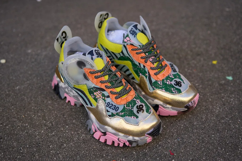 CLJD Sneaker med gull, sebra, gul og rosa og grå camosåle