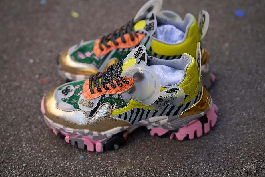 CLJD Sneaker med gull, sebra, gul og rosa og grå camosåle
