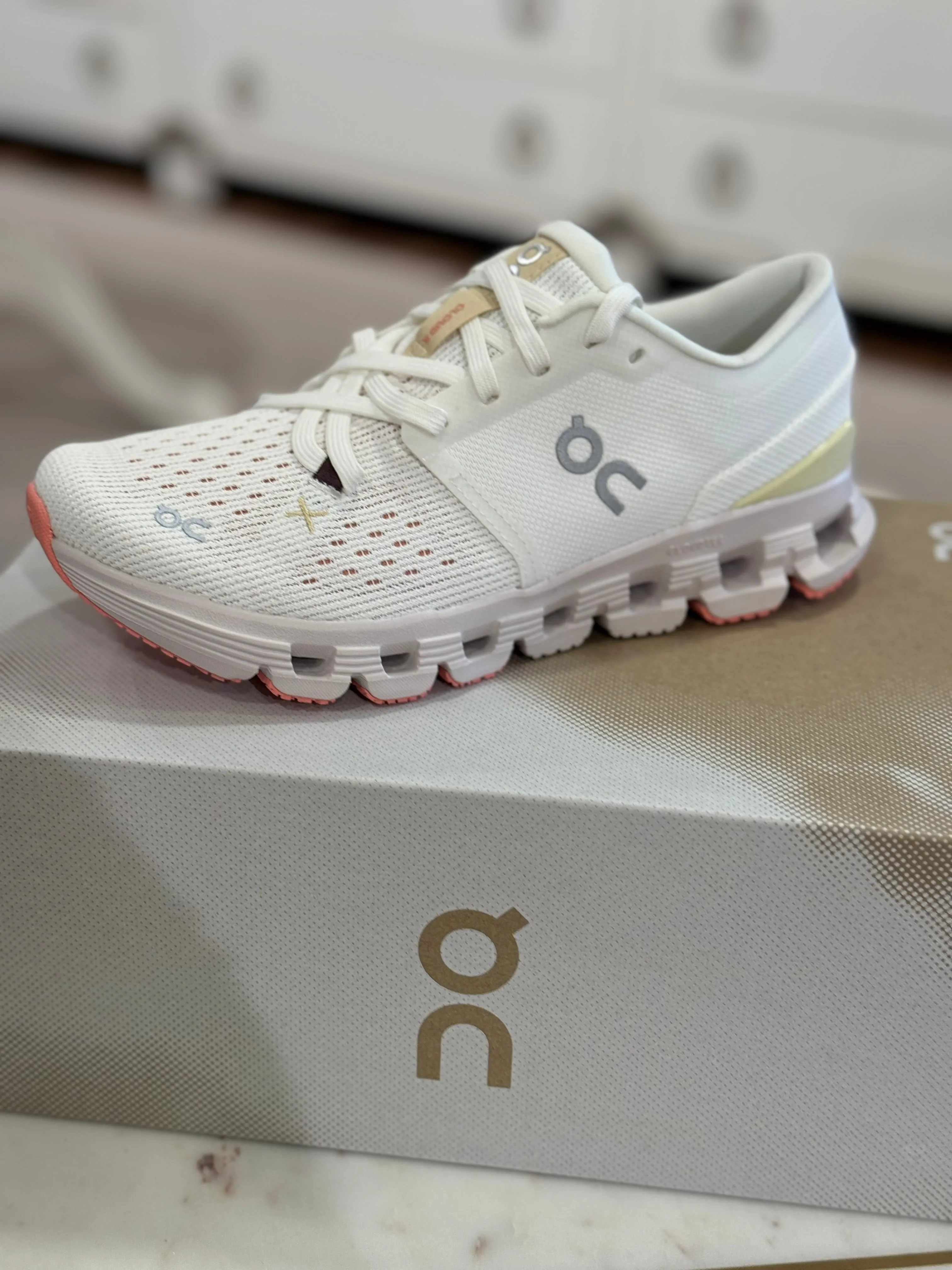 Cloud X 4 (Ivory/Sand)