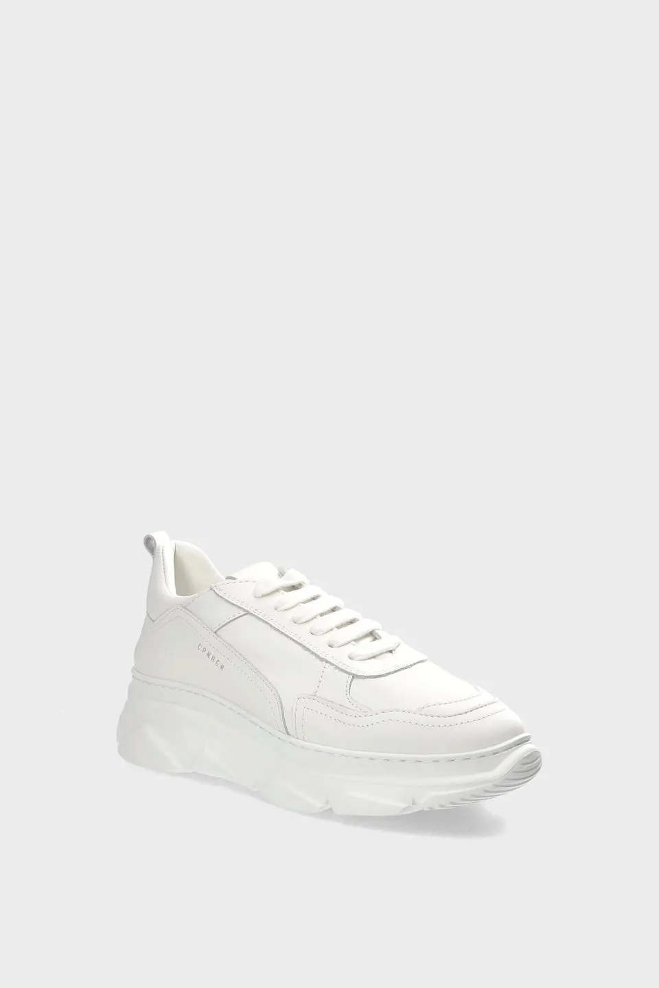COPENHAGEN STUDIO Helhvit sneaker i glatt skinn