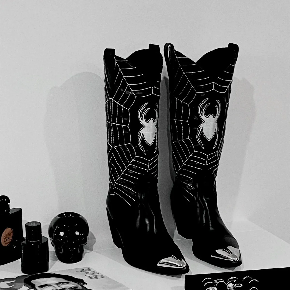 Embroidery Spider Webs Metal Pointed Toe Boots