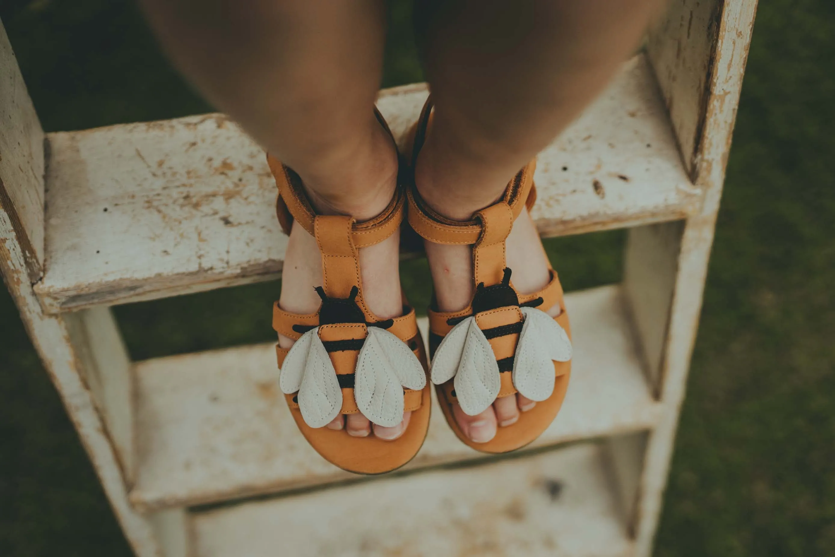 Iles Sky Sandals | Bee | Toffee Nubuck