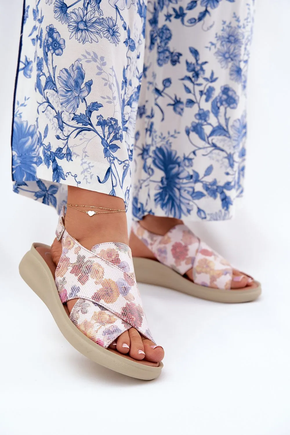 Jezzi eco leather adjustable buckle Buskin Sandals