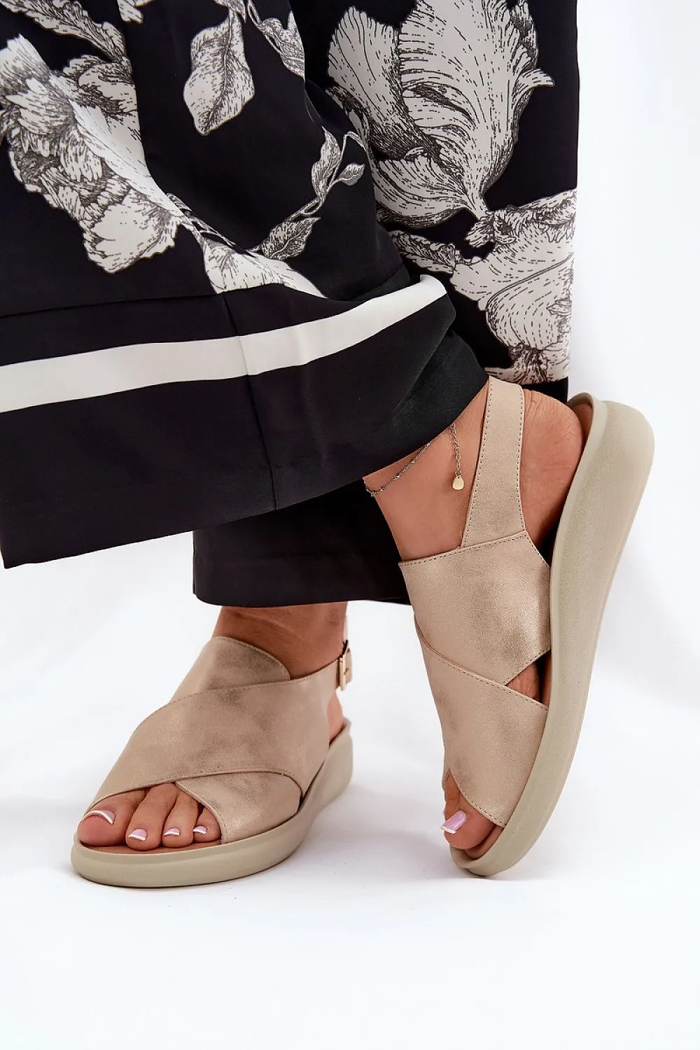 Jezzi eco leather adjustable buckle Buskin Sandals
