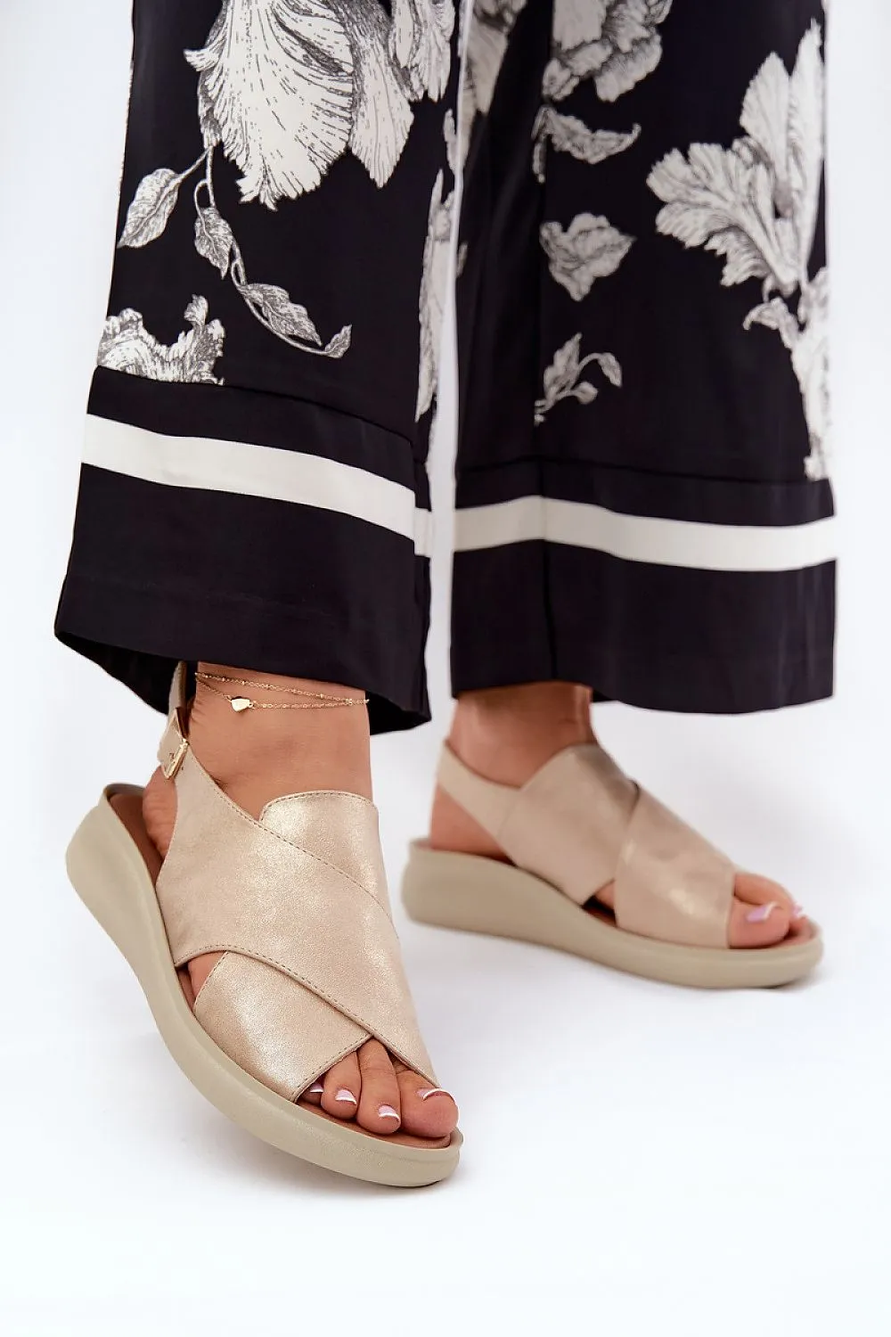 Jezzi eco leather adjustable buckle Buskin Sandals