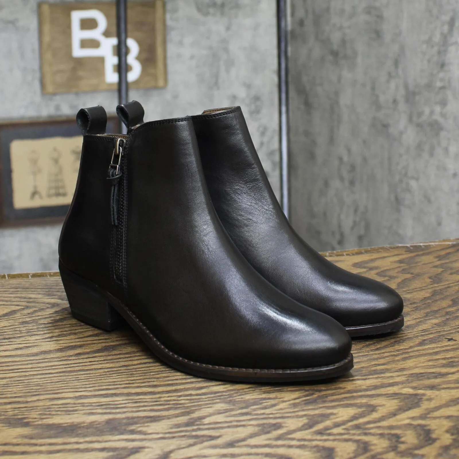 Journee Signature Womens Charlotte Leather Ankle Boots CHARLOTTE Black 6M
