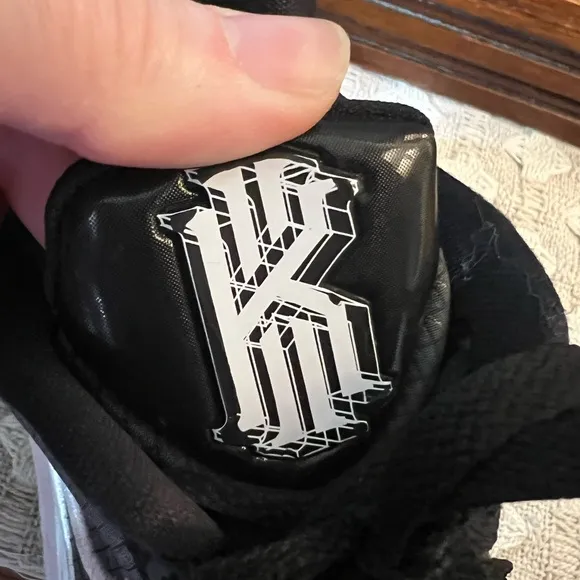 NIKE Kyrie 4 Low TB Basketball Sneakers Black and White Boy's Kids Size 7