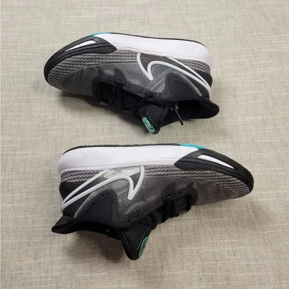 NIKE Kyrie 8 GO Orca GS Low Sneakers Black White Basketball DQ8077-001