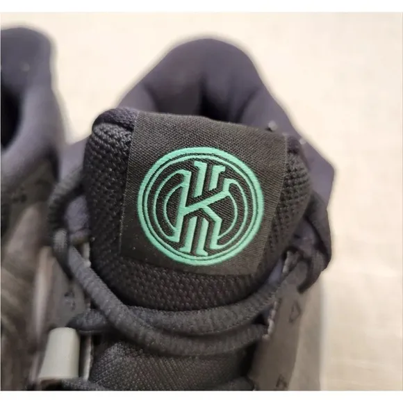 NIKE Kyrie 8 GO Orca GS Low Sneakers Black White Basketball DQ8077-001