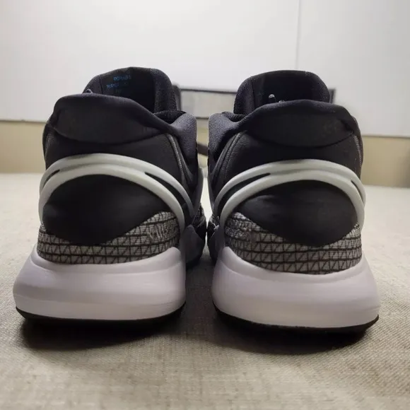 NIKE Kyrie 8 GO Orca GS Low Sneakers Black White Basketball DQ8077-001