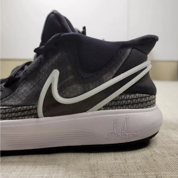 NIKE Kyrie 8 GO Orca GS Low Sneakers Black White Basketball DQ8077-001