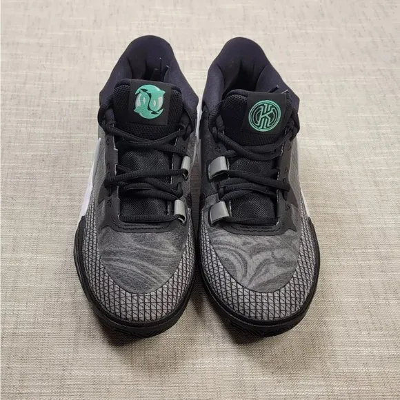NIKE Kyrie 8 GO Orca GS Low Sneakers Black White Basketball DQ8077-001