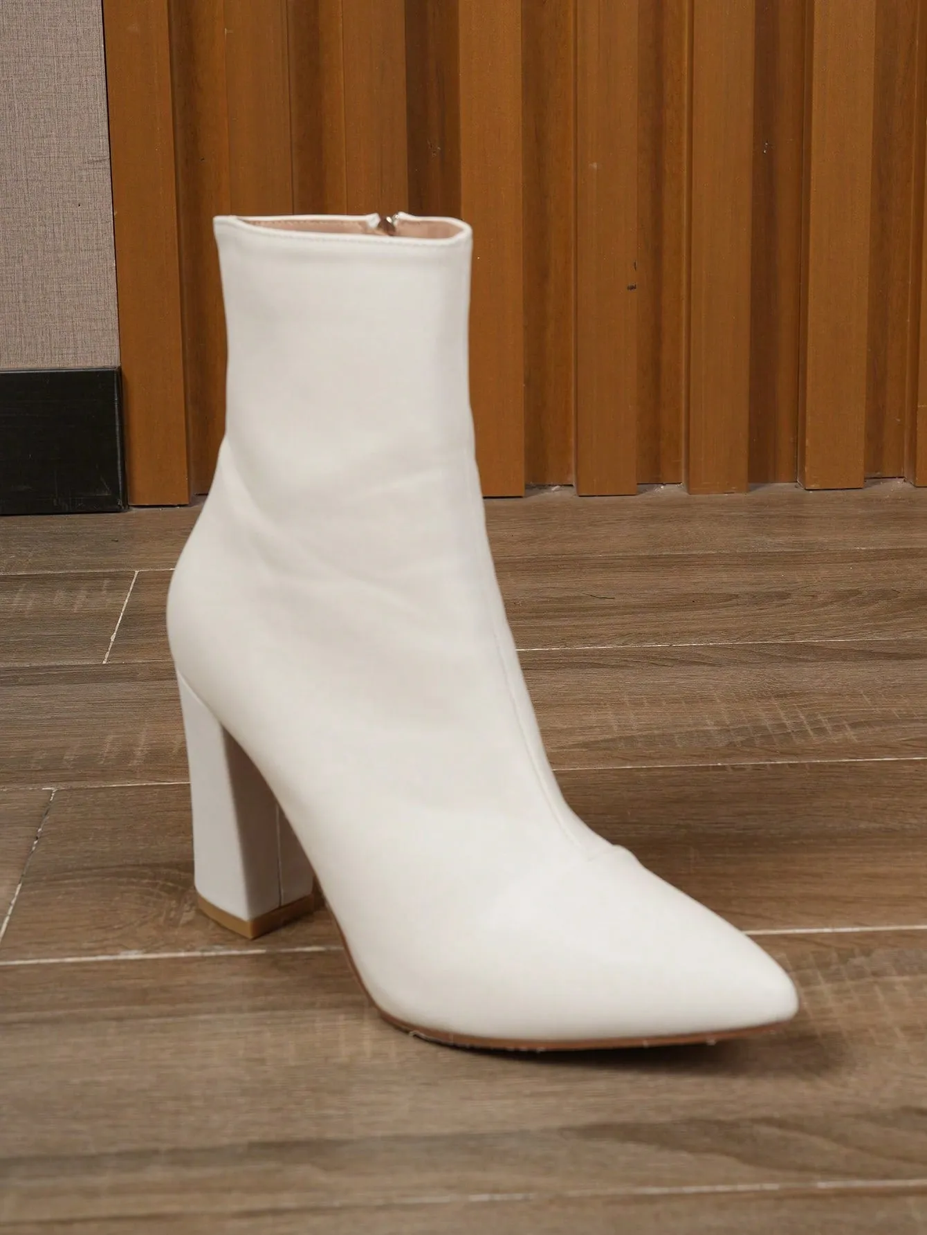Pointed Toe Chunky Heel Side Zipper Boots - White  - FD ⚡
