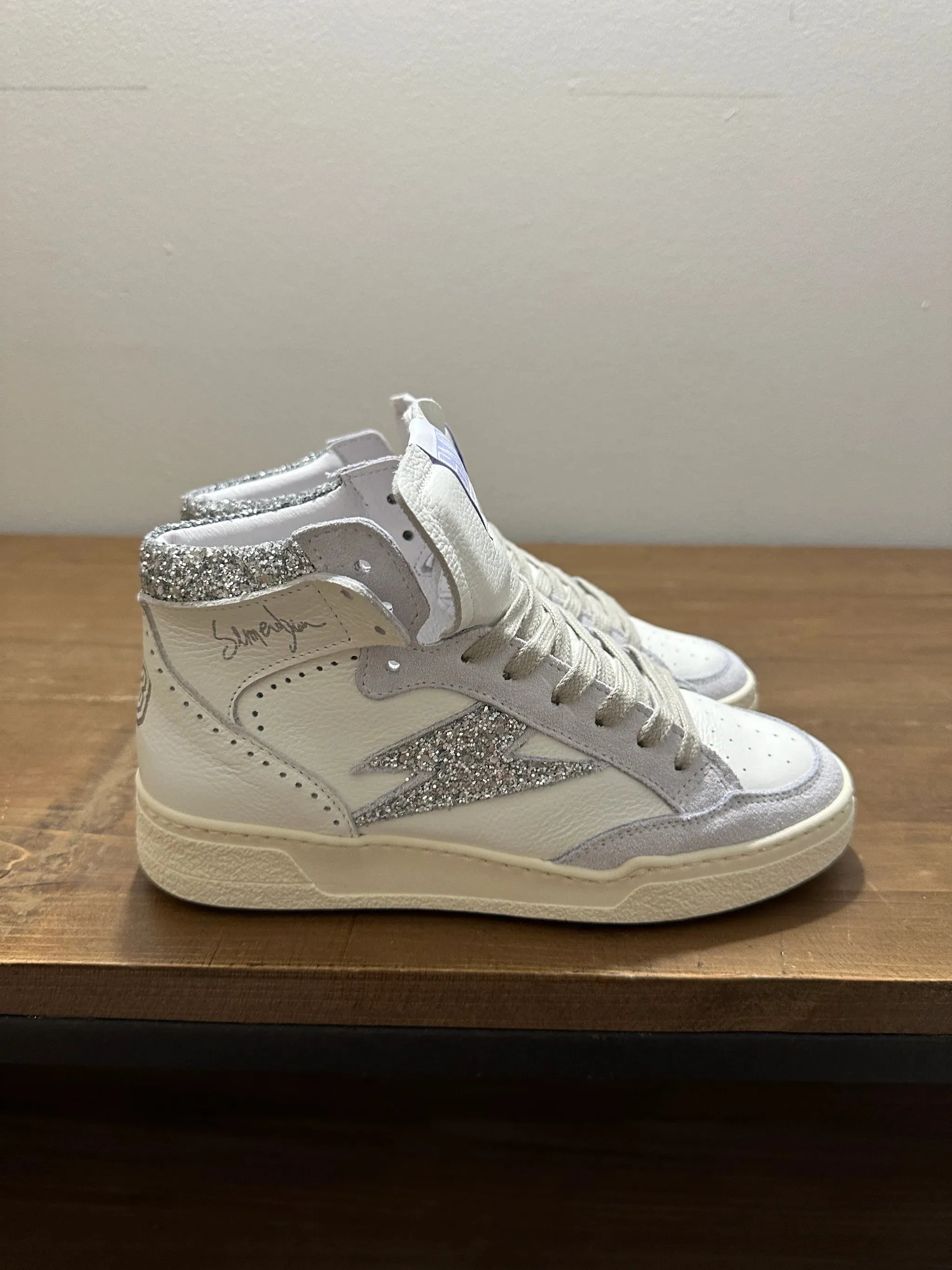 SMR23 BRAGA høy hvit sneaker med sølv og glitter detaljer