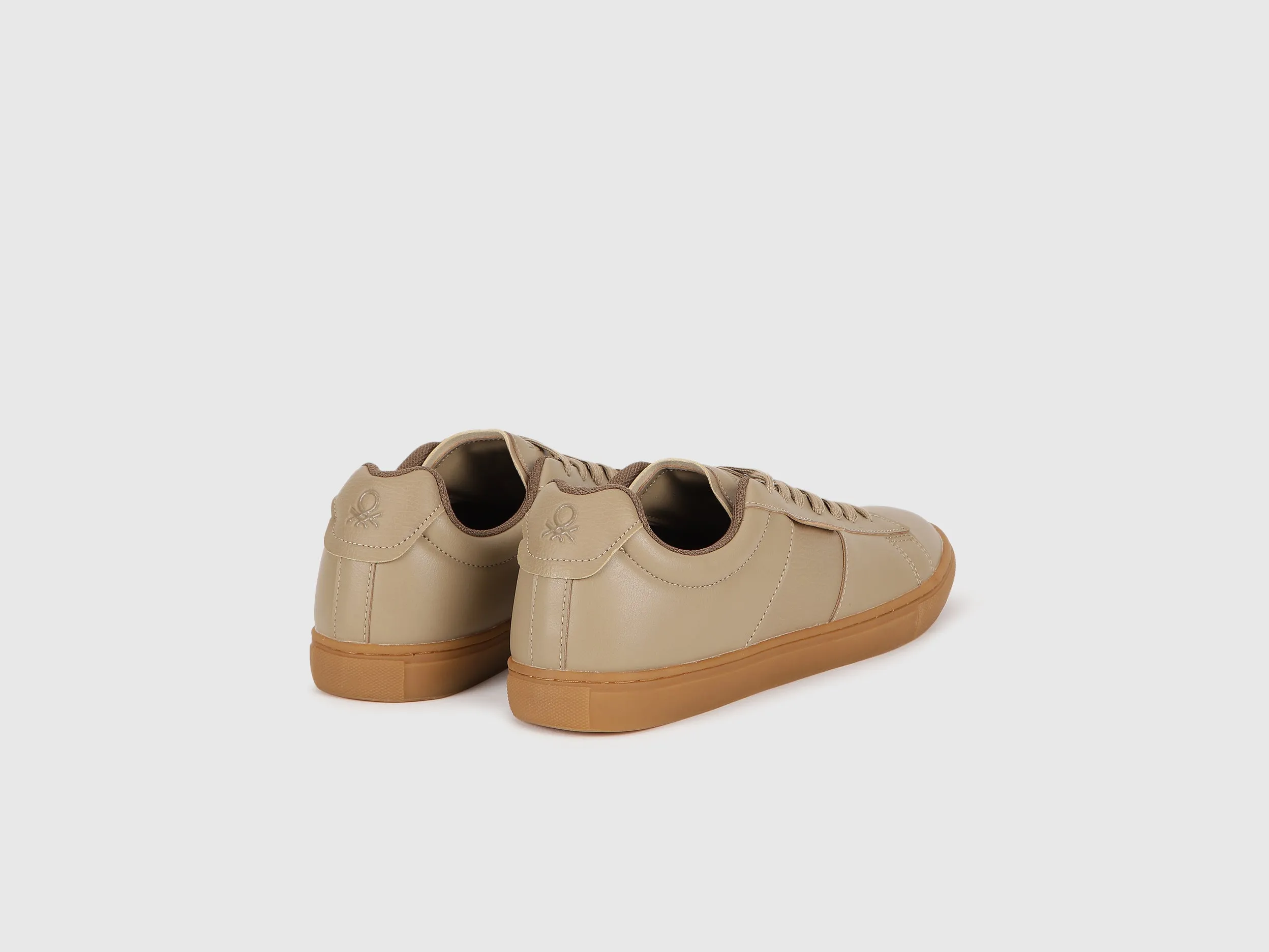 Solid Pattern Lace-Up Casual Sneakers