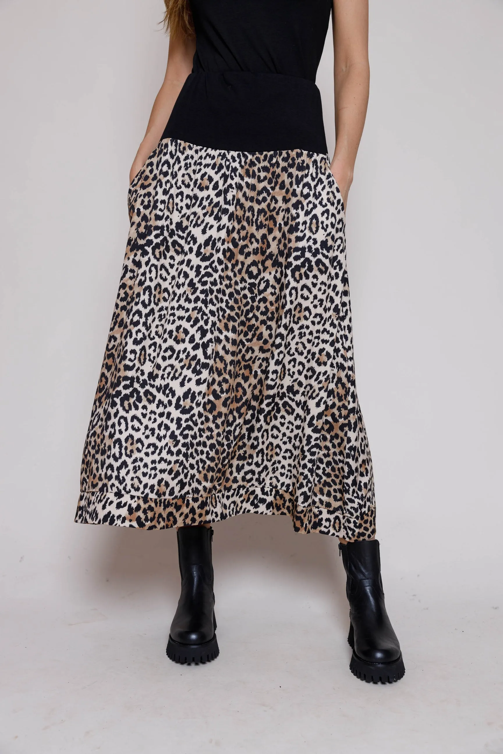SUZY D Gladys Leopard Print Floaty Maxi Skirt