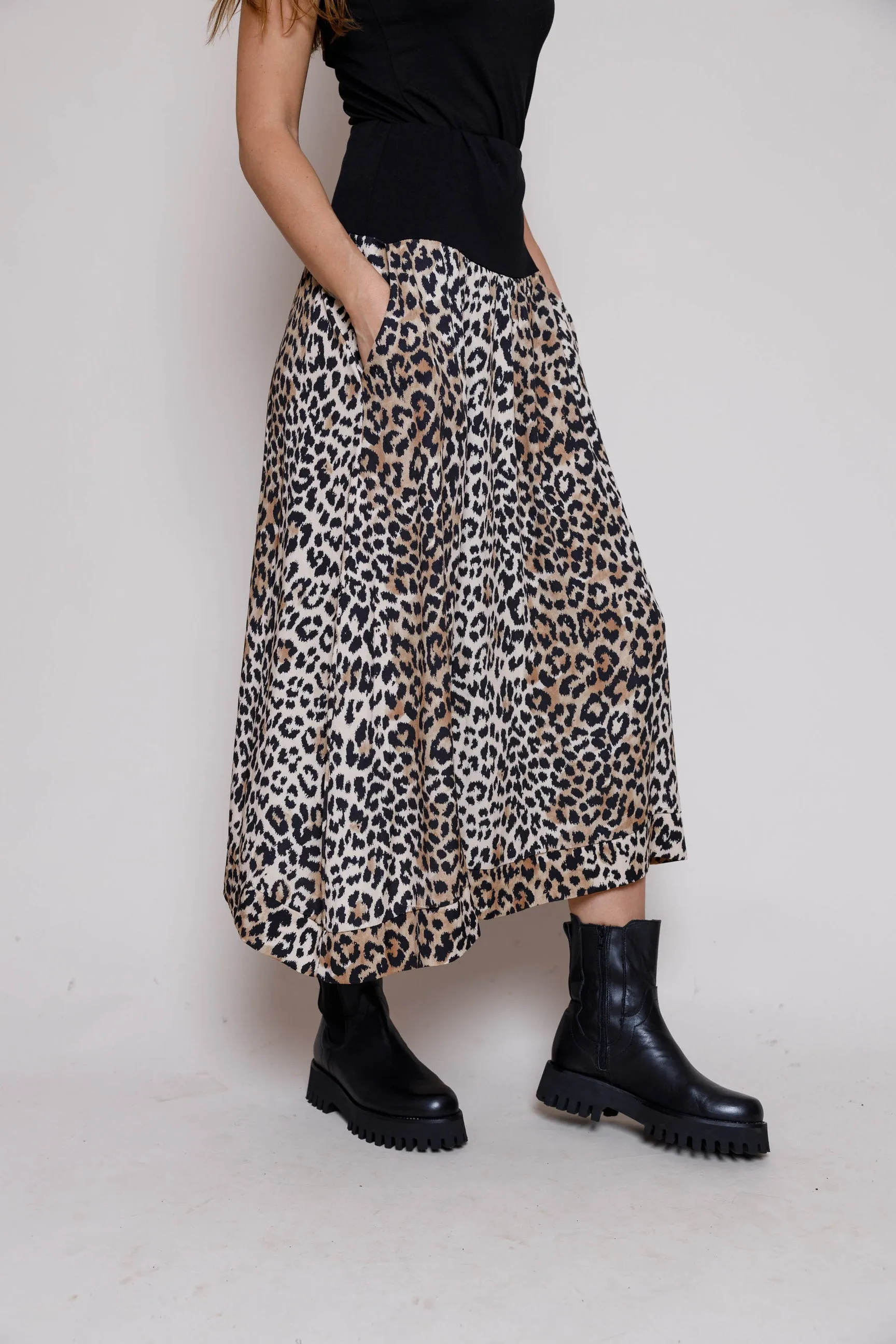 SUZY D Gladys Leopard Print Floaty Maxi Skirt