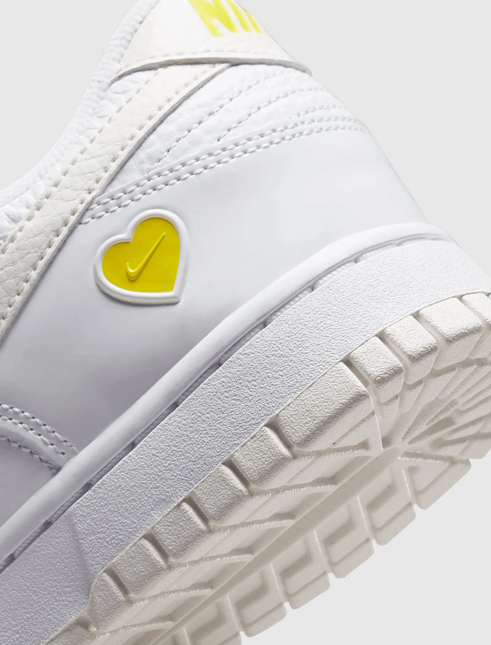 WOMEN'S DUNK LOW "YELLOW HEART"