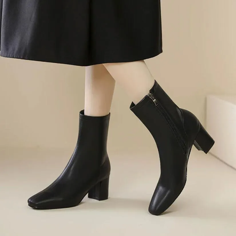 Women's Petite Feet Side Zipper Chunky Heel Boots MS395