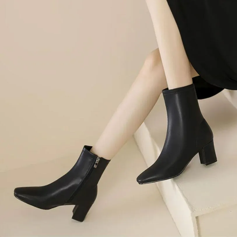Women's Petite Feet Side Zipper Chunky Heel Boots MS395